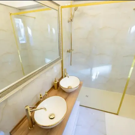 Hidden Gem In The Old Апартаменти